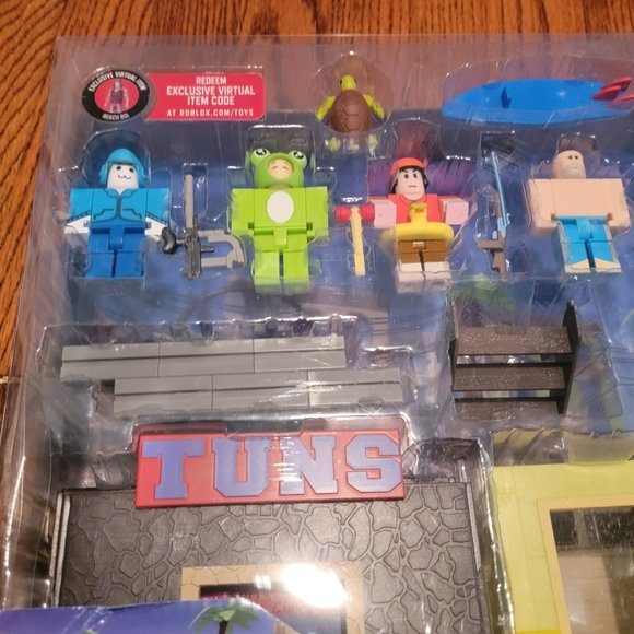 ROBLOX 28 PCS Action Figure ARSENAL OPERATION BEACH DAY Deluxe Playset - Picture 5 of 7